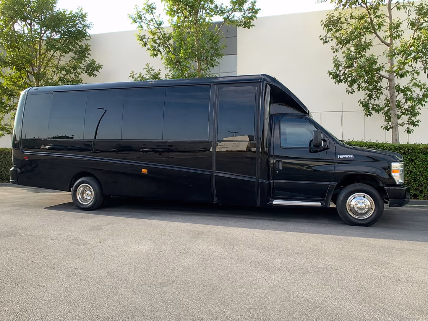 concert bus rentals for groups heading to sofi stadium and the la basin