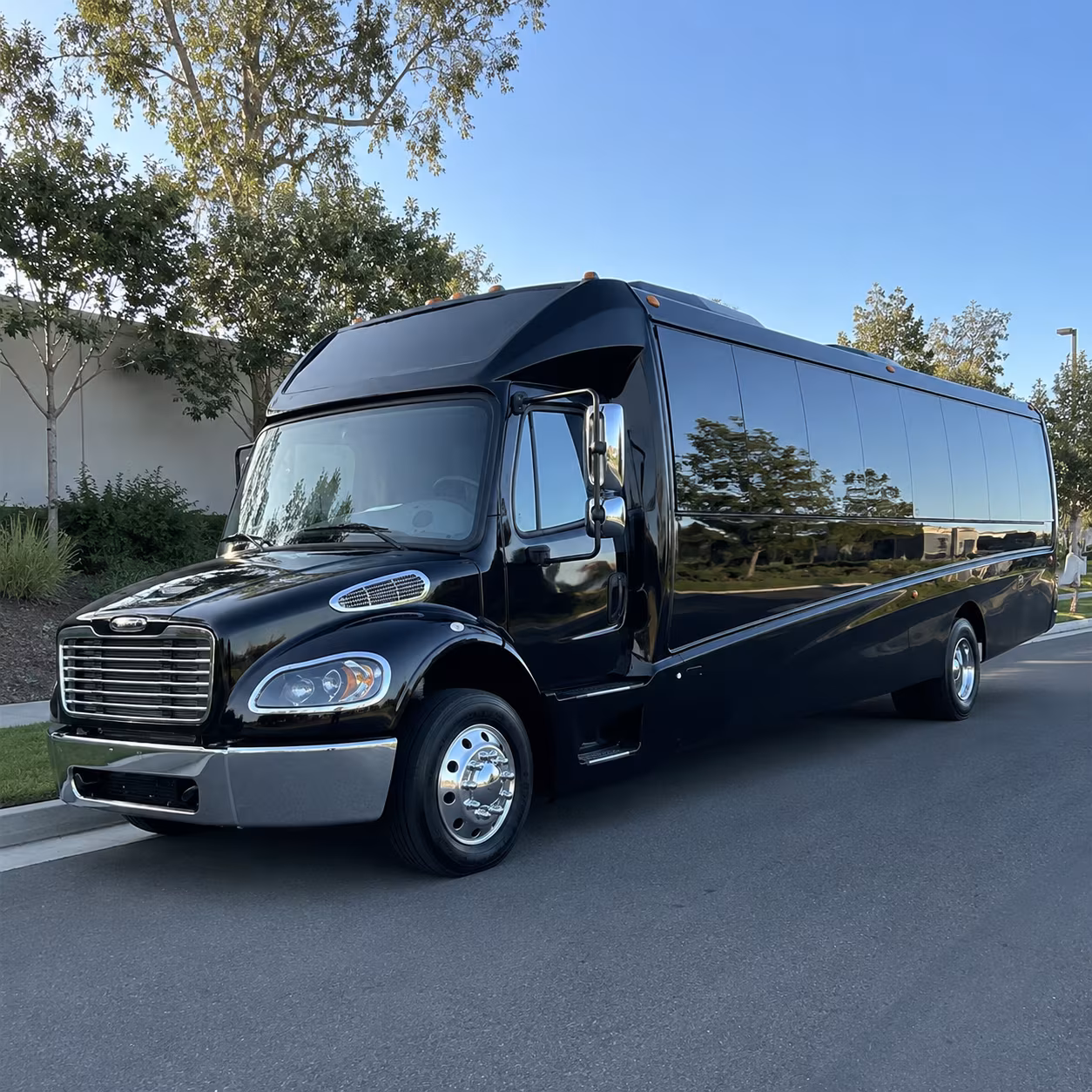 visalia 35 passenger minibus